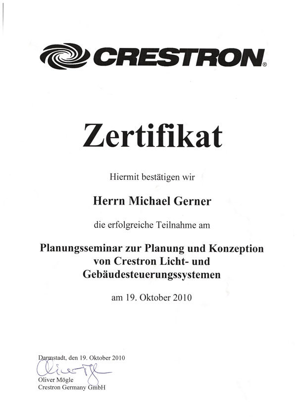 Ein Zertifikat von Crestron, das Michael Gerner für die Teilnahme an einem Seminar zur Planung und Auslegung von Crestron-Beleuchtungs- und Gebäudesteuerungssystemen im Bereich Elektro- und Informationstechnik ausgestellt wurde, datiert vom 19. Oktober 2010 und unterzeichnet von Oliver Mögle.