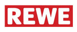 Das REWE-Logo mit fetten weißen Großbuchstaben auf einem roten rechteckigen Hintergrund, das an die übersichtliche Beschilderung erinnert, wie sie häufig in der Elektro- und Informationstechnikbranche zu finden ist.